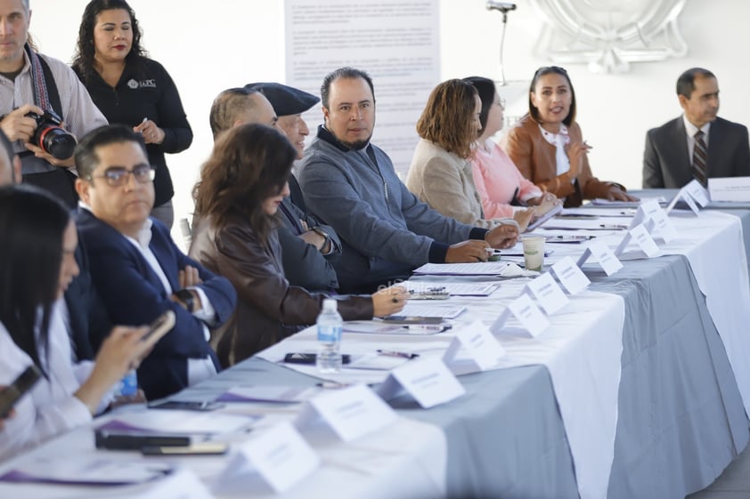 Medios de comunicación y periodistas firman el Decálogo del Comunicador 2024.