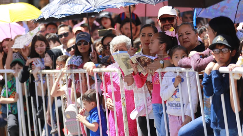 Duranguenses recuerdan la Pasión de Cristo a través del Viacrucis