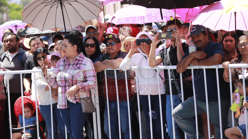 Duranguenses recuerdan la Pasión de Cristo a través del Viacrucis