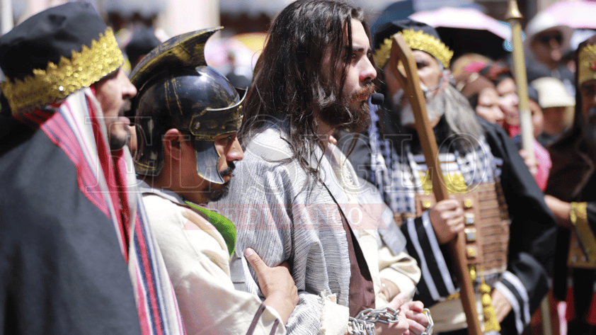 Duranguenses recuerdan la Pasión de Cristo a través del Viacrucis