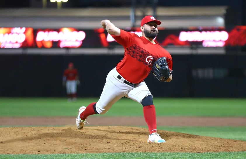 Más de 2 mil aficionados, ávidos de ver buen beisbol y de arropar a Caliente de Durango como su nuevo club, acudieron este viernes a disfrutar el choque entre la novena rojinegra y los Rieleros de Aguascalientes.