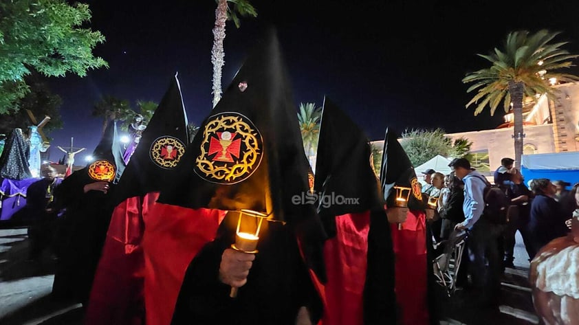 Realizan la Procesión del Silencio por las calles de Durango