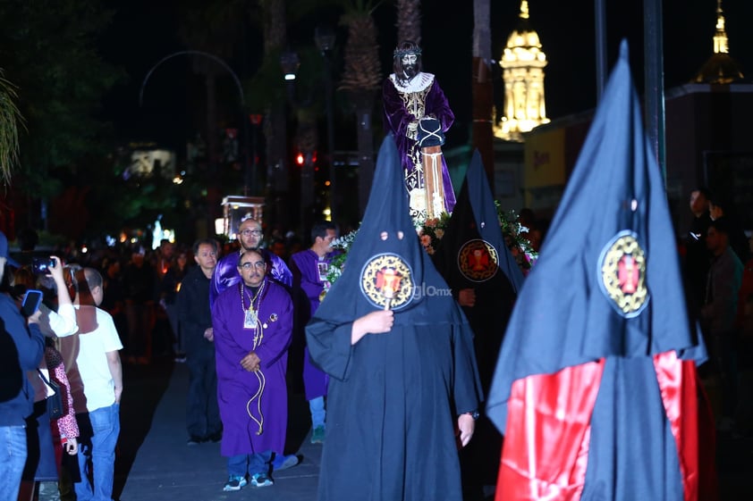 Realizan la Procesión del Silencio por las calles de Durango