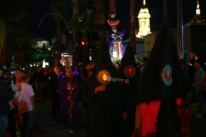 Realizan la Procesión del Silencio por las calles de Durango