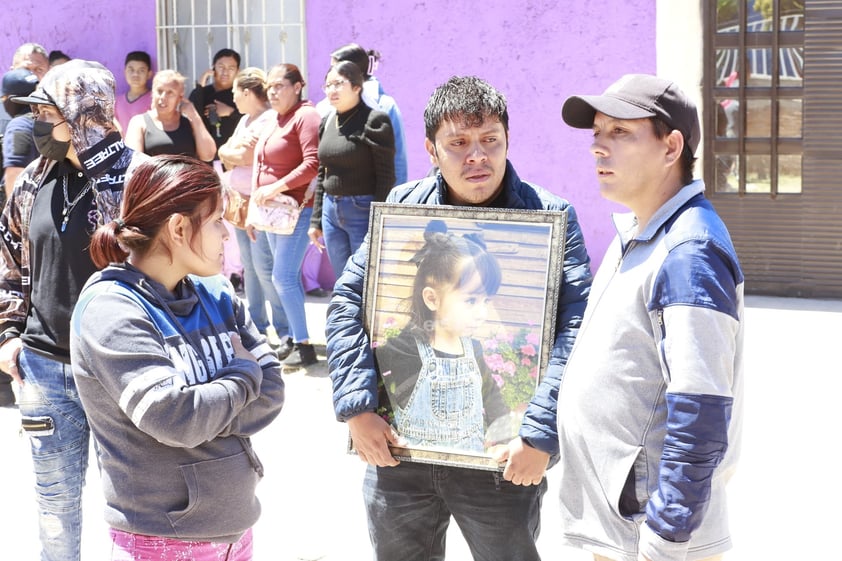 Familiares y vecinos exigen justicia por la pequeña Madelaine.