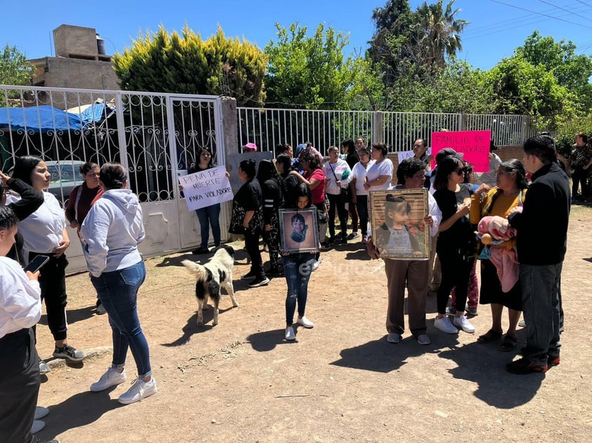 Familiares y vecinos exigen justicia por la pequeña Madelaine.