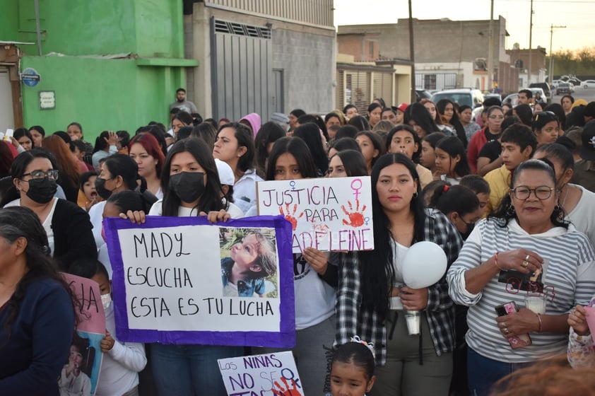 La pequeña fue velada en casa de su abuela materna, en donde vecinos, familiares y otros duranguenses se concentraron este jueves para darle el último adiós, encendiendo velas en su honor.