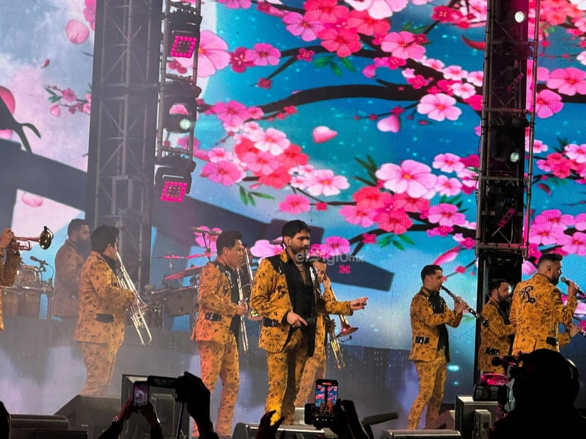 La banda sinaloense El Recodo ofreció un concierto gratuito en la Plaza IV Centenario, como parte de los eventos de cierre de la mayor fiesta de la ciudad, el Festival Ricardo Castro 2024.