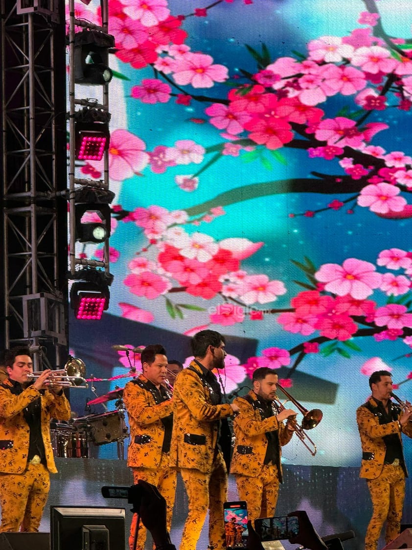 La banda sinaloense El Recodo ofreció un concierto gratuito en la Plaza IV Centenario, como parte de los eventos de cierre de la mayor fiesta de la ciudad, el Festival Ricardo Castro 2024.