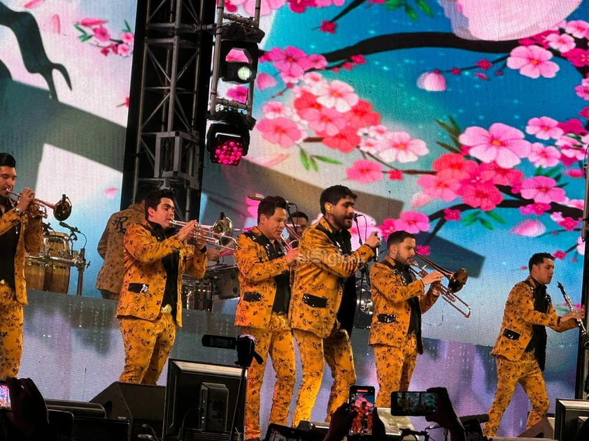 La banda sinaloense El Recodo ofreció un concierto gratuito en la Plaza IV Centenario, como parte de los eventos de cierre de la mayor fiesta de la ciudad, el Festival Ricardo Castro 2024.