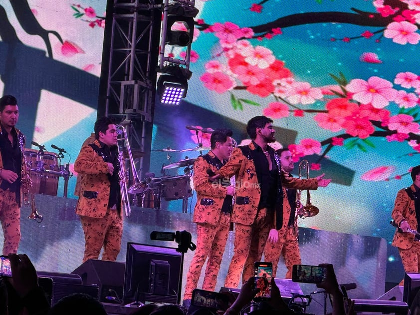 La banda sinaloense El Recodo ofreció un concierto gratuito en la Plaza IV Centenario, como parte de los eventos de cierre de la mayor fiesta de la ciudad, el Festival Ricardo Castro 2024.