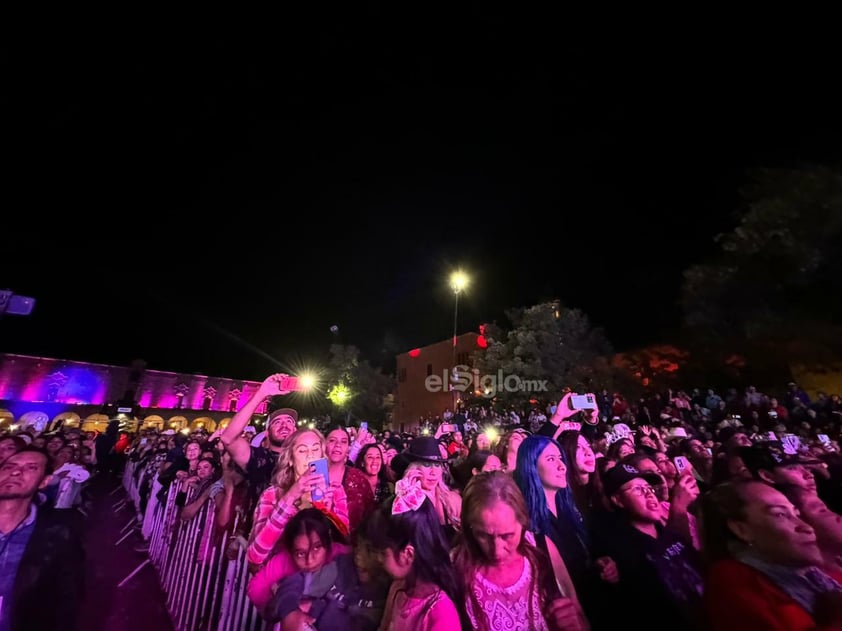 El concierto de la banda country Caballo Dorado cerró con todo el Festival Ricardo Castro 2024, no solo por poner a bailar a todos duranguenses, sino por lograr romper el récord del mayor número de personas bailando “Payaso de rodeo”.