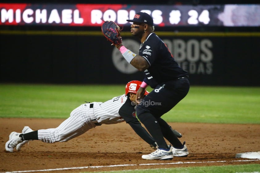 Caliente de Durango se enfrentó contra los Tecolotes de los Dos Laredos en el juego inaugural en El VolcánCaliente de Durango se enfrentó contra los Tecolotes de los Dos Laredos en el juego inaugural en El Volcán