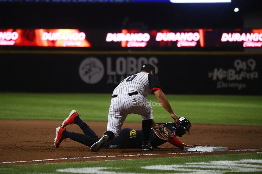 Caliente de Durango se enfrentó contra los Tecolotes de los Dos Laredos en el juego inaugural en El Volcán