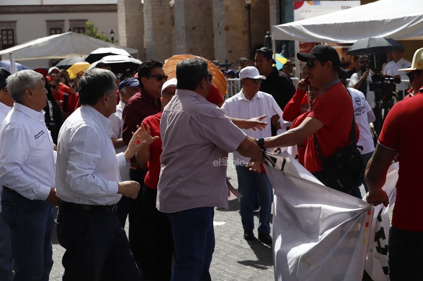 Realizan desfile para conmemorar el Día del Trabajo en Durango.