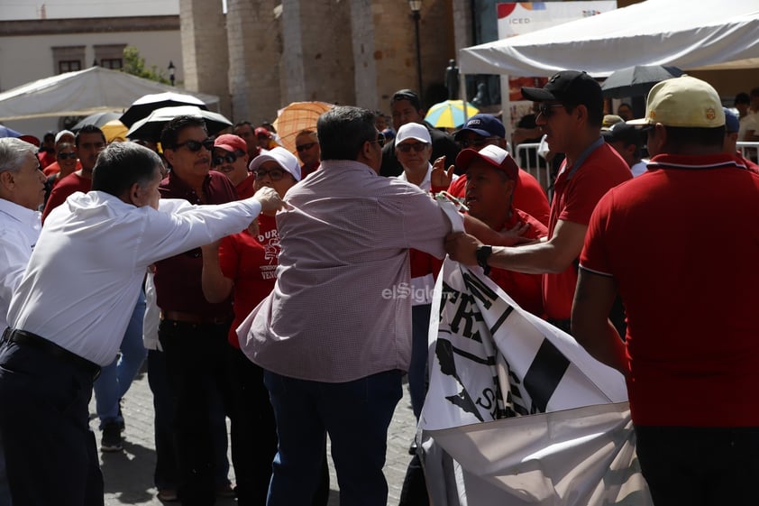 Realizan desfile para conmemorar el Día del Trabajo en Durango.