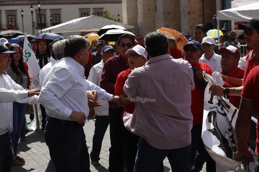 Realizan desfile para conmemorar el Día del Trabajo en Durango.