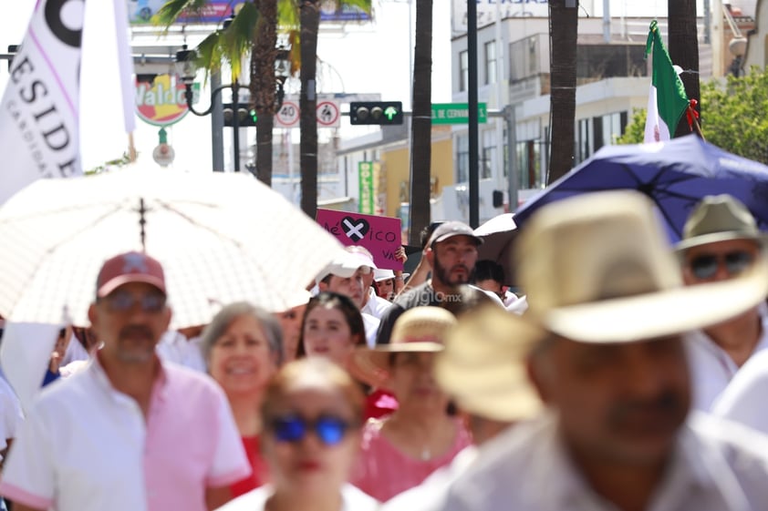 Marchan en Durango por la defensa de la República.