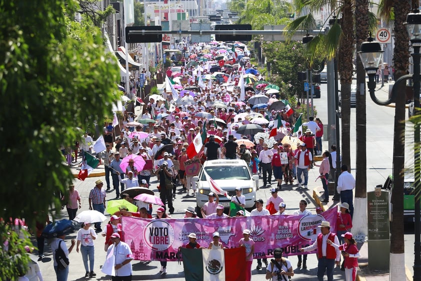 Marchan en Durango por la defensa de la República.