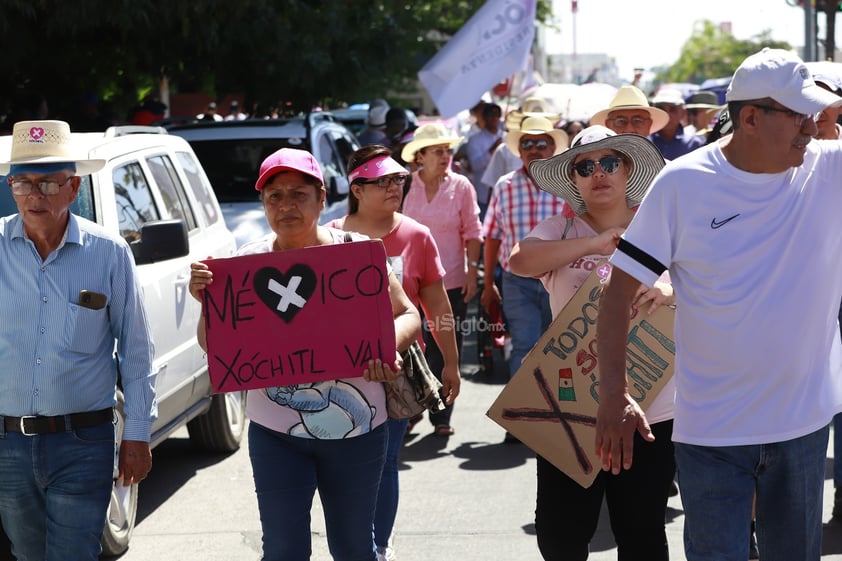 Marchan en Durango por la defensa de la República.