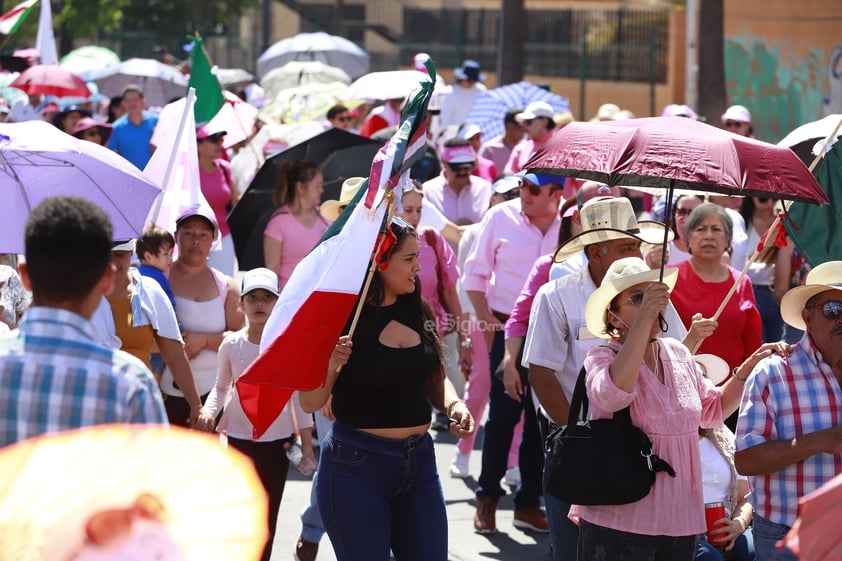 Marchan en Durango por la defensa de la República.