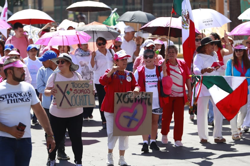 Marchan en Durango por la defensa de la República.