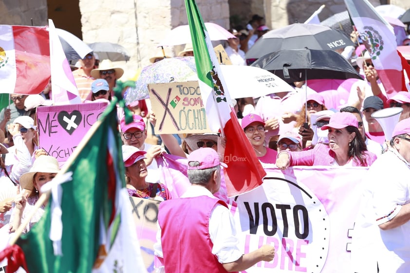 Marchan en Durango por la defensa de la República.