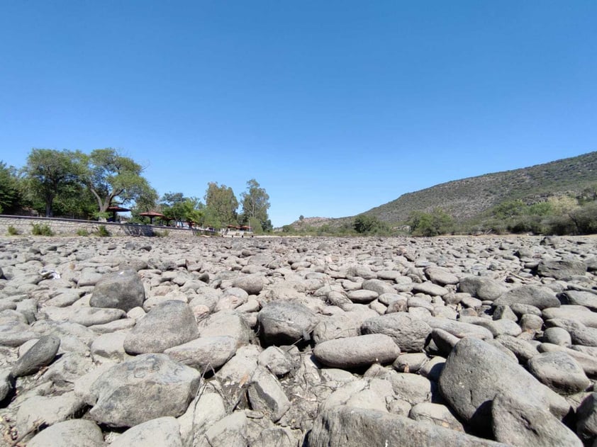 La sequía ha provocado que las presas y ríos del municipio, se encuentren a esta fecha, prácticamente vacíos, tal es el caso del río Tunal, en El Pueblito