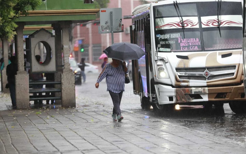 Los duranguenses, tras mucho tiempo de espera, han visto la vuelta de las lluvias a la capital del estado, cosa que ha alegrado a toda la población gracias a que con esto se espera que las intensas temperaturas calurosas se mitiguen un poco.