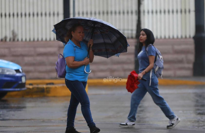 Los duranguenses, tras mucho tiempo de espera, han visto la vuelta de las lluvias a la capital del estado, cosa que ha alegrado a toda la población gracias a que con esto se espera que las intensas temperaturas calurosas se mitiguen un poco.