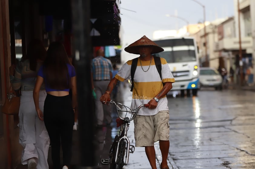 La lluvia sorprendió a los duranguenses esta tarde