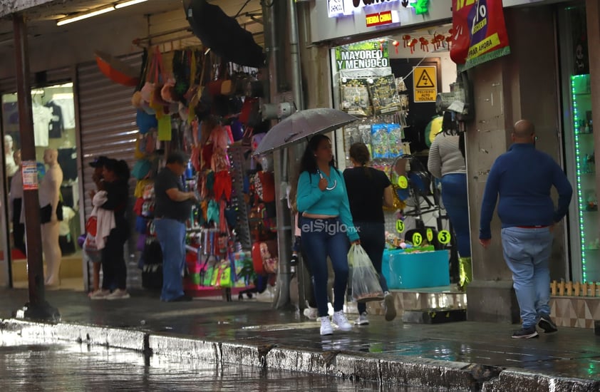 Lluvia sorprende a los duranguenses