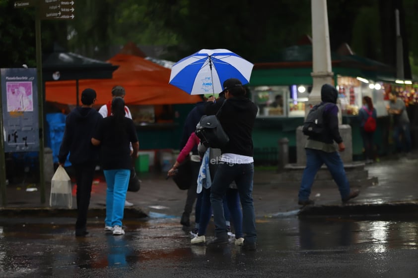 Lluvia sorprende a los duranguenses