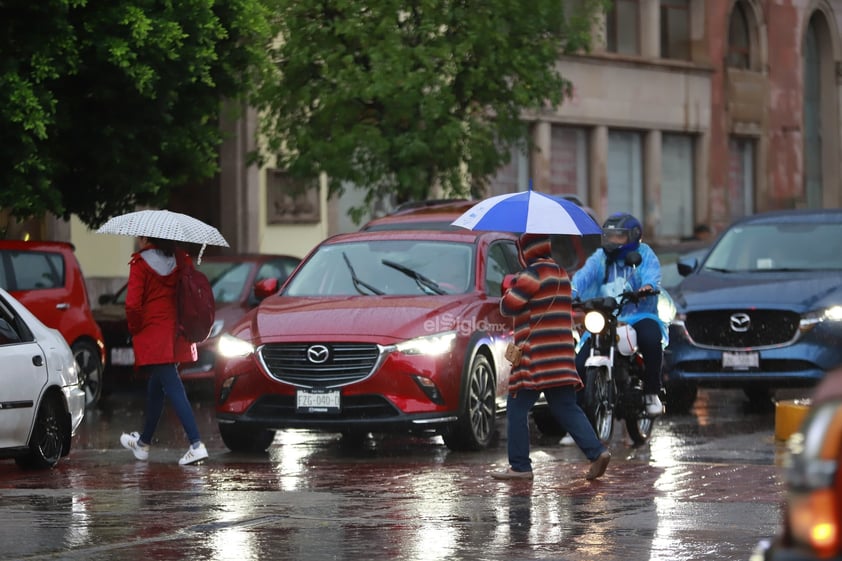 Lluvia sorprende a los duranguenses