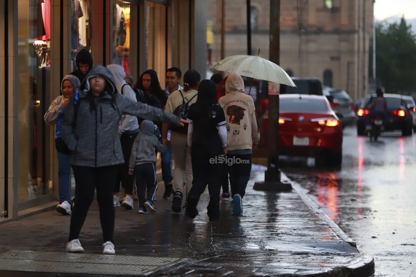 Lluvia sorprende a los duranguenses