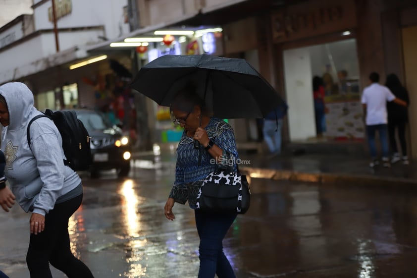 Lluvia sorprende a los duranguenses