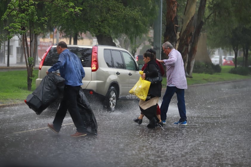 Lluvia sorprende a los duranguenses