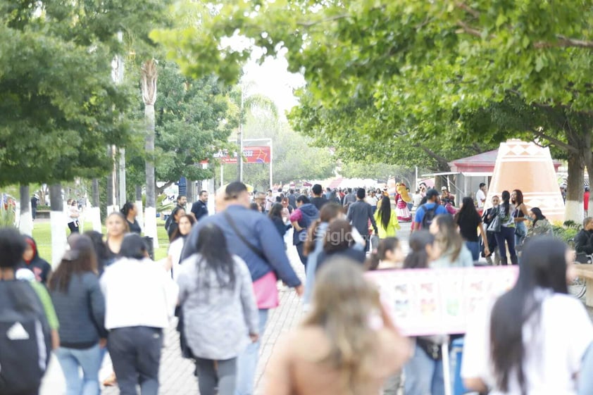 Este viernes 19 de julio, duranguenses se dieron cita a la Feria Nacional Francisco Villa para festejar el 461 aniversario de la capital duranguense.