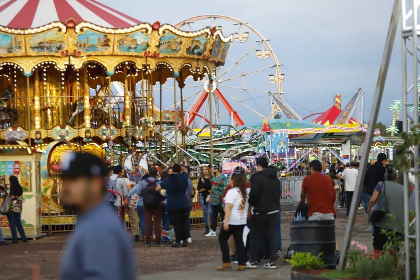 Este viernes 19 de julio, duranguenses se dieron cita a la Feria Nacional Francisco Villa para festejar el 461 aniversario de la capital duranguense.