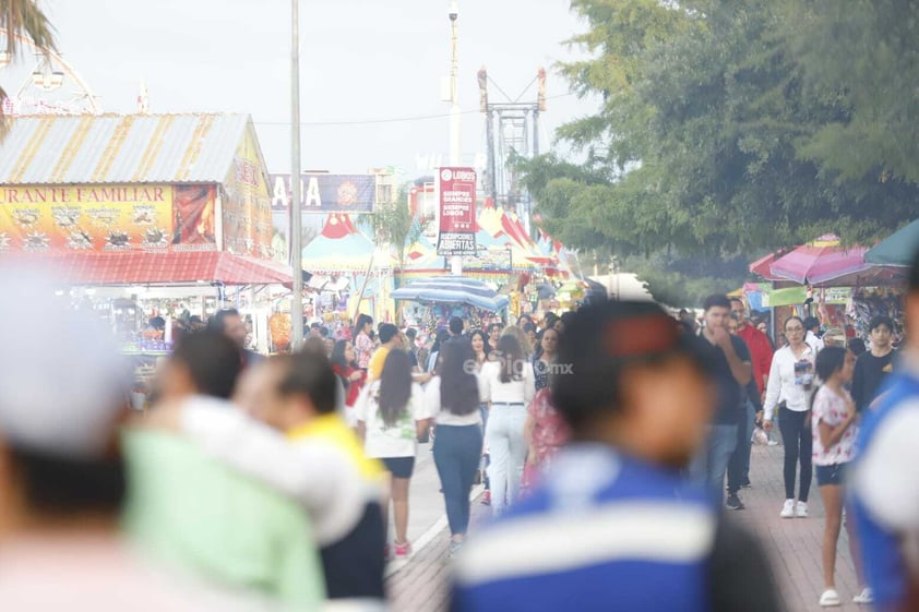 Este viernes 19 de julio, duranguenses se dieron cita a la Feria Nacional Francisco Villa para festejar el 461 aniversario de la capital duranguense.