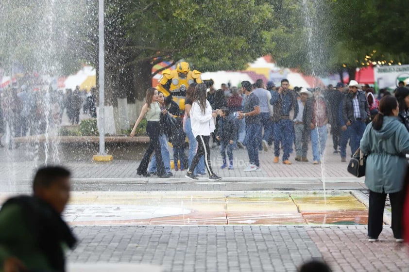 Este viernes 19 de julio, duranguenses se dieron cita a la Feria Nacional Francisco Villa para festejar el 461 aniversario de la capital duranguense.