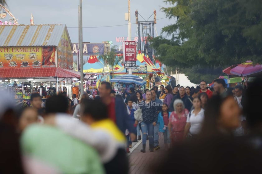 Este viernes 19 de julio, duranguenses se dieron cita a la Feria Nacional Francisco Villa para festejar el 461 aniversario de la capital duranguense.