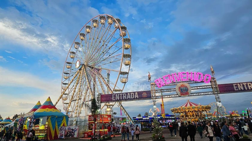 Este viernes 19 de julio, duranguenses se dieron cita a la Feria Nacional Francisco Villa para festejar el 461 aniversario de la capital duranguense.