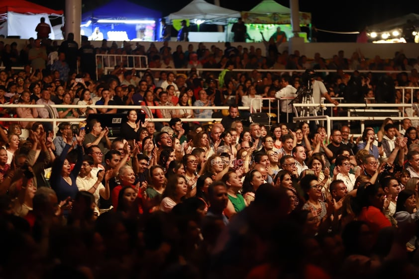 Gloria Gaynor interpreta sus éxitos para los duranguenses en la Velaría de la Feria Nacional Durango “Francisco Villa