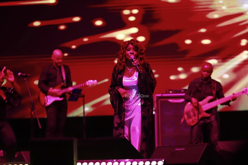 Gloria Gaynor interpreta sus éxitos para los duranguenses en la Velaría de la Feria Nacional Durango “Francisco Villa