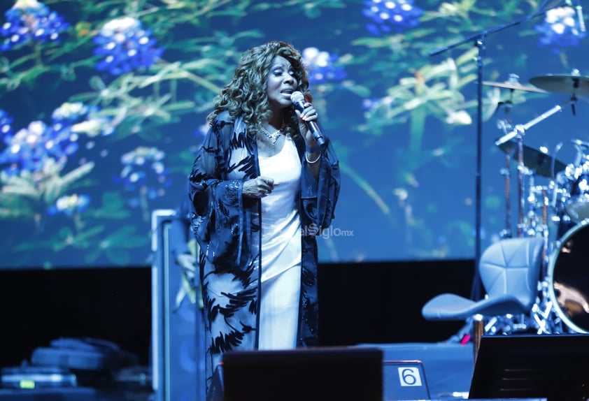 Gloria Gaynor interpreta sus éxitos para los duranguenses en la Velaría de la Feria Nacional Durango “Francisco Villa