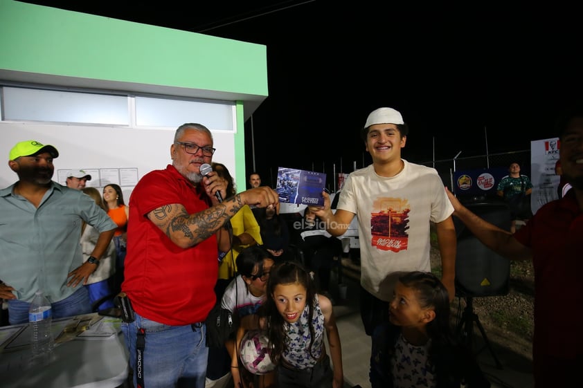 El Siglo de Durango inauguró su primer Torneo de Pádel, donde 51 parejas se enfrentarán para lograr ganar un viaje a Mazatlán.