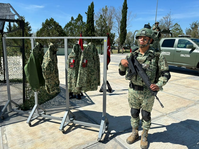 Elementos de la Sedena y la Guardia Nacional realizaron una breve demostración de sus actividades.