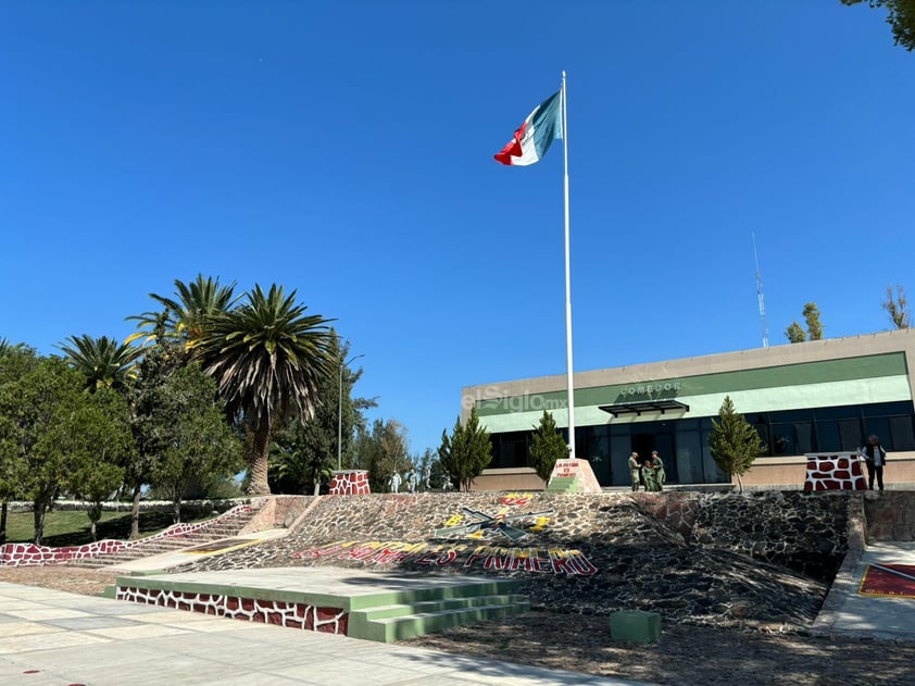 Elementos de la Sedena y la Guardia Nacional realizaron una breve demostración de sus actividades.