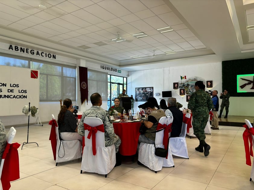 Elementos de la Sedena y la Guardia Nacional realizaron una breve demostración de sus actividades.